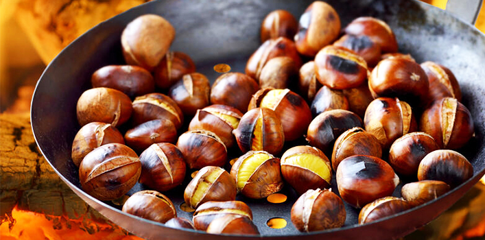 Chestnut, the indispensable winter snack of the Turks, is a must to taste the flavors you need during your visit Turkey during the winter months