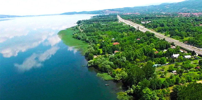Sapanca, which hosts wonderful views in winter, is about 2 hours from Istanbul