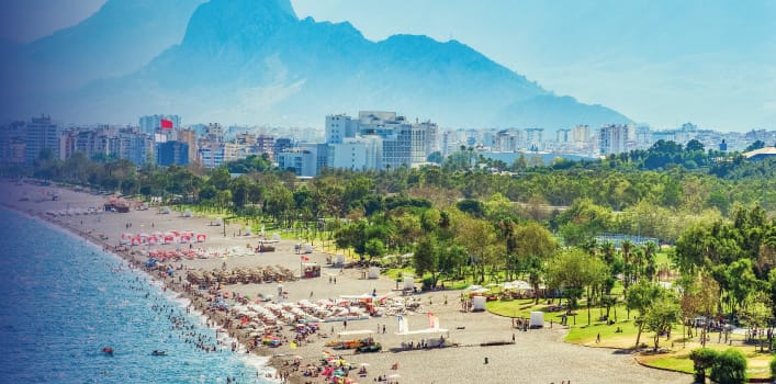 Yabancı yatırımcılar Türkiye'nin turizm başkenti Antalya'da daire satın almayı tercih ediyor